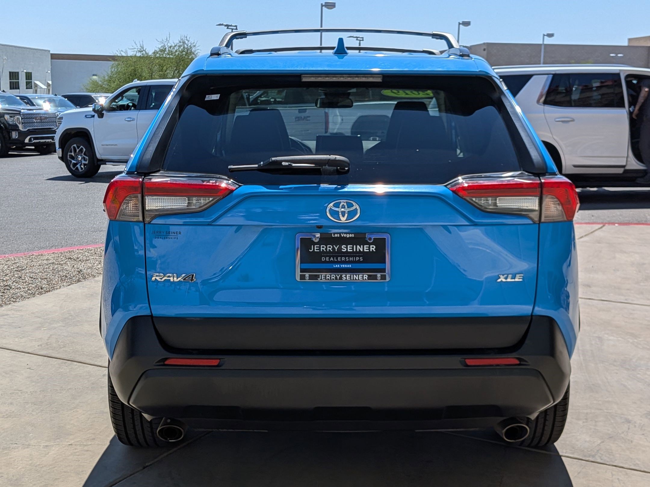 2019 Toyota RAV4 XLE Premium photo 4