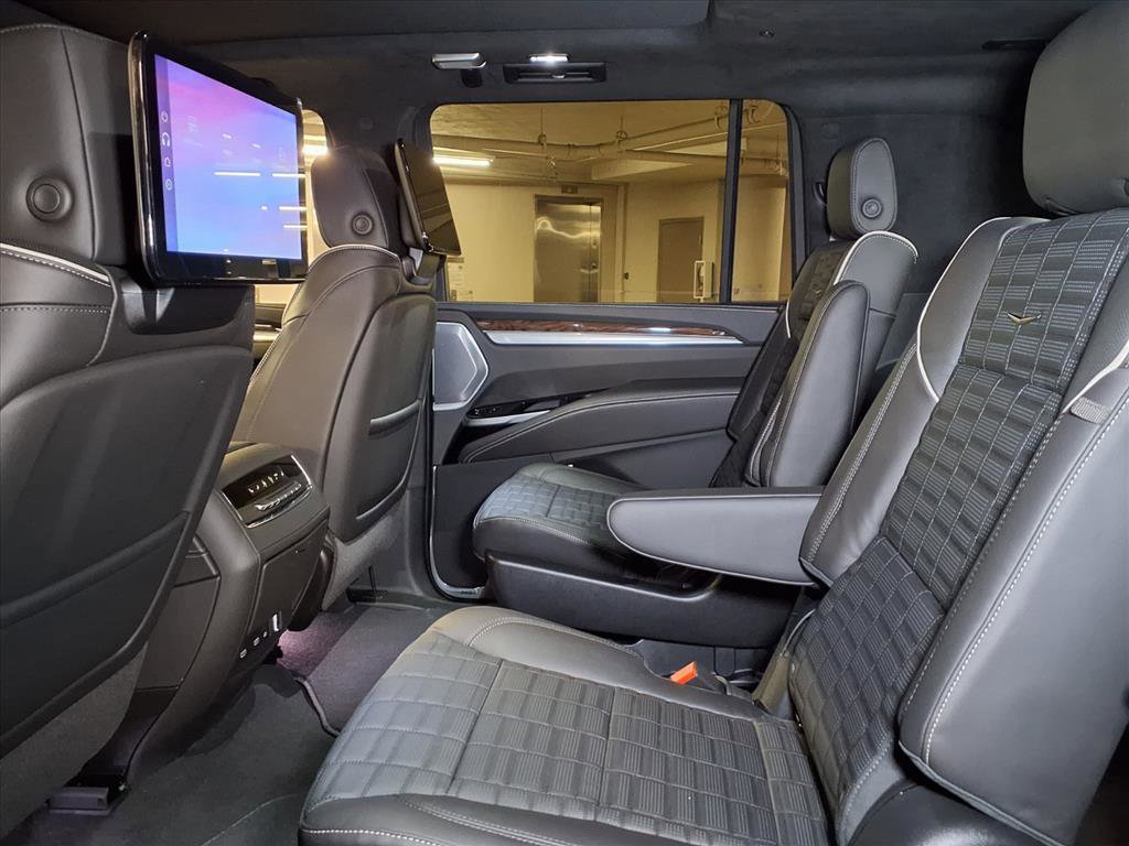 2025 Cadillac Escalade ESV Premium Luxury Platinum photo 9