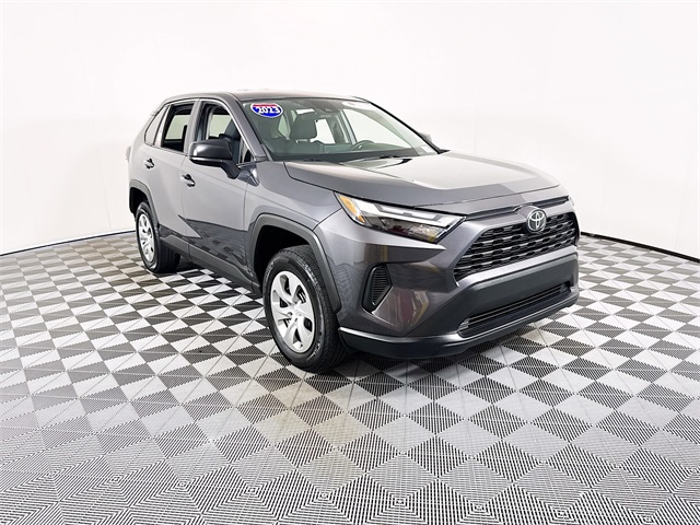 2023 Toyota RAV4 LE's photo