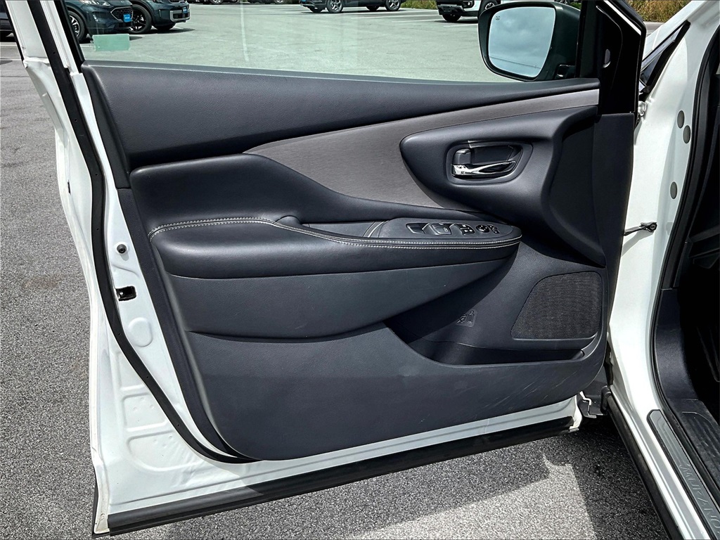 2023 Nissan Murano SV photo 9
