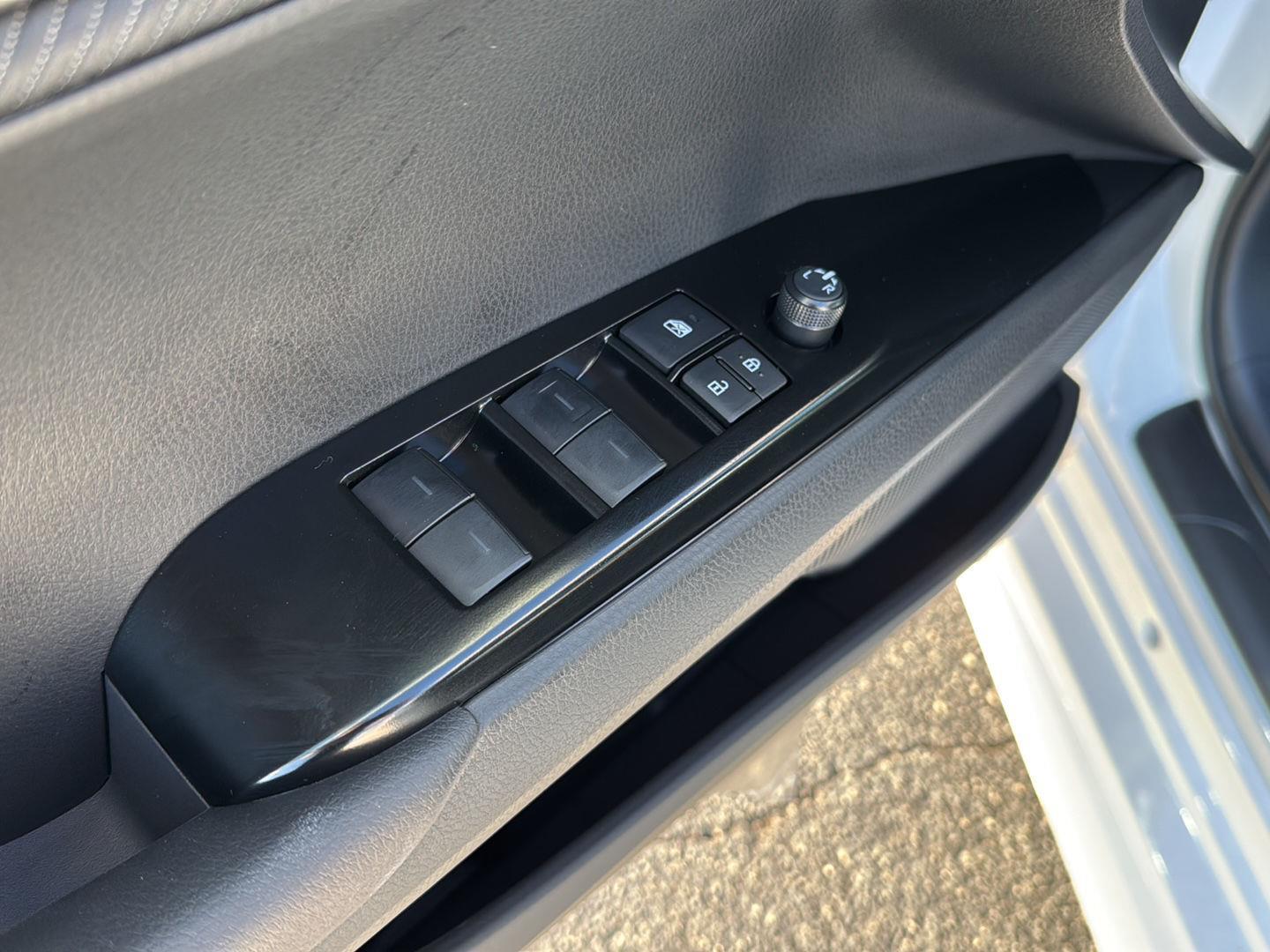 2025 Toyota Camry SE photo 28