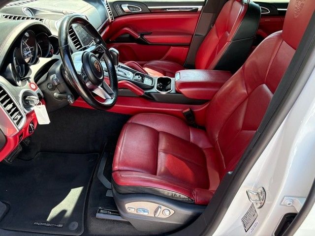 2017 Porsche Cayenne Platinum Edition photo 9