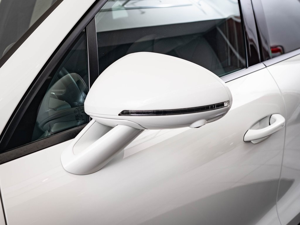 2024 Porsche Macan T photo 12