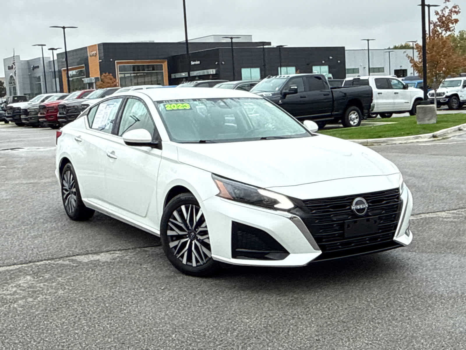 Used 2023 Nissan Altima SV with VIN 1N4BL4DV7PN365016 for sale in Shawnee, KS