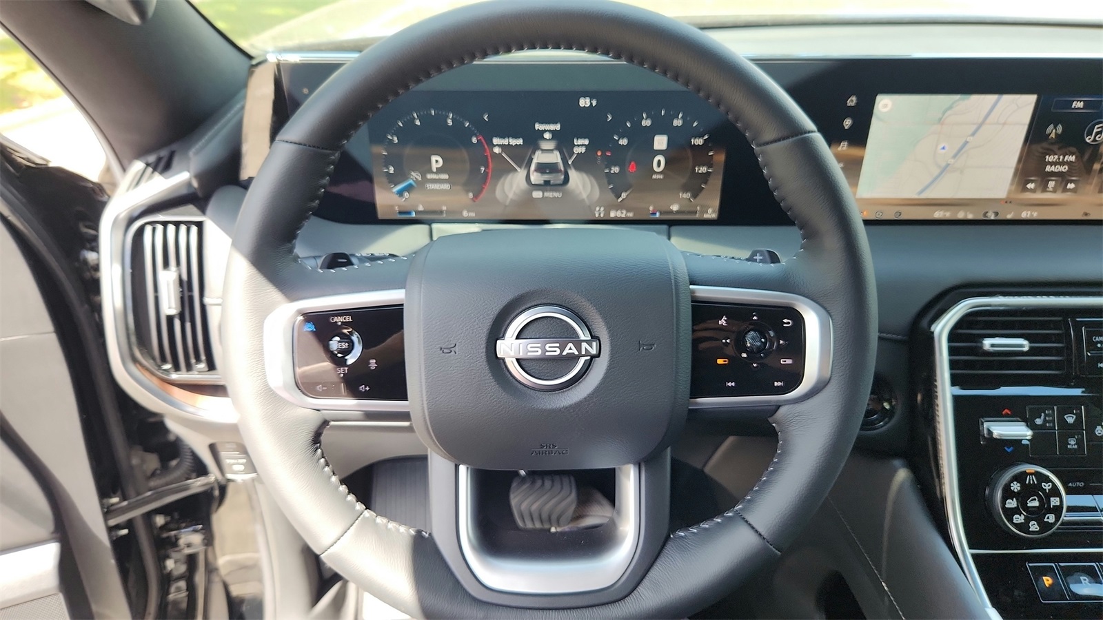 2025 Nissan Armada SL photo 11