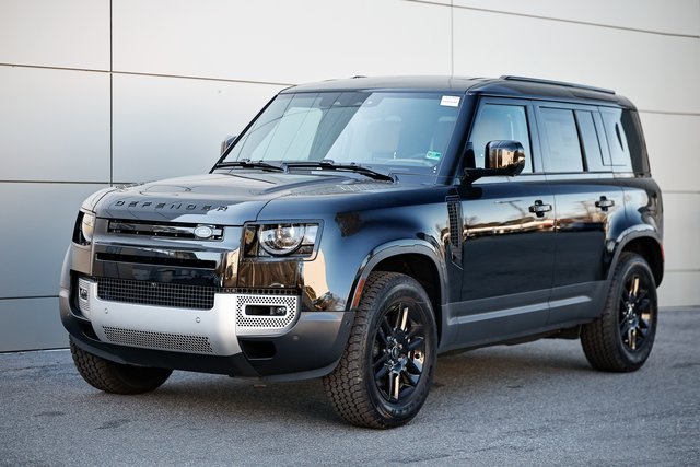 2025 Land Rover Defender S's photo