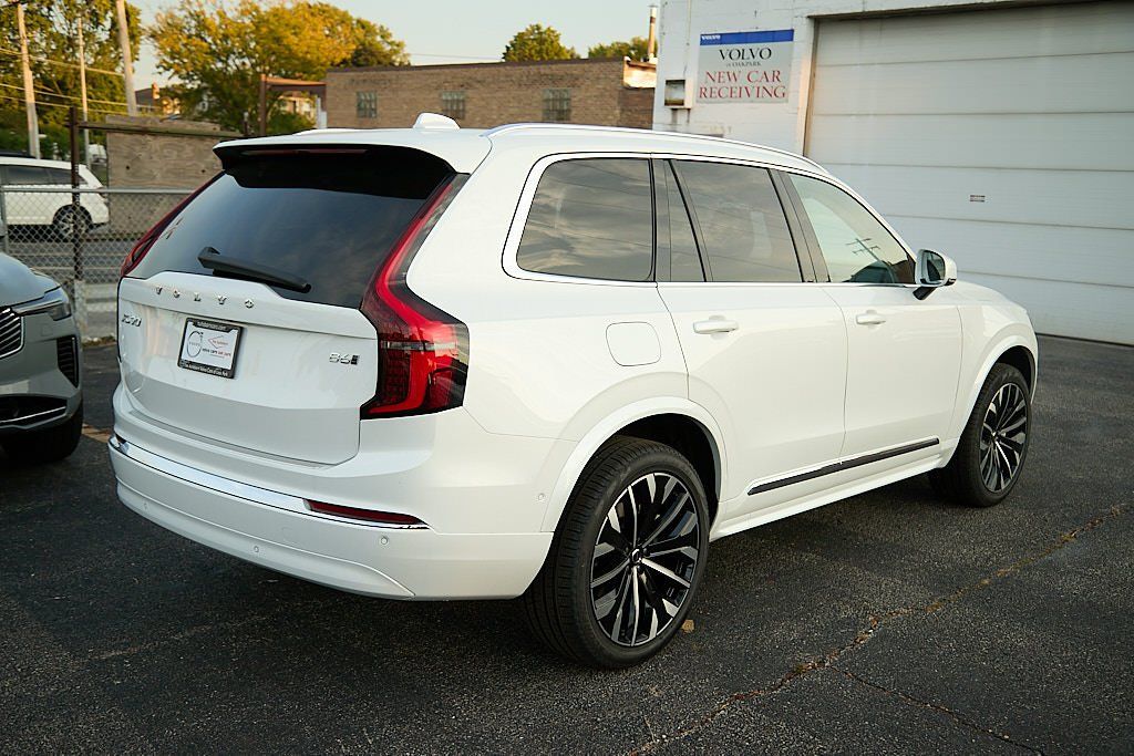 2026 VOLVO XC90 - Image 8