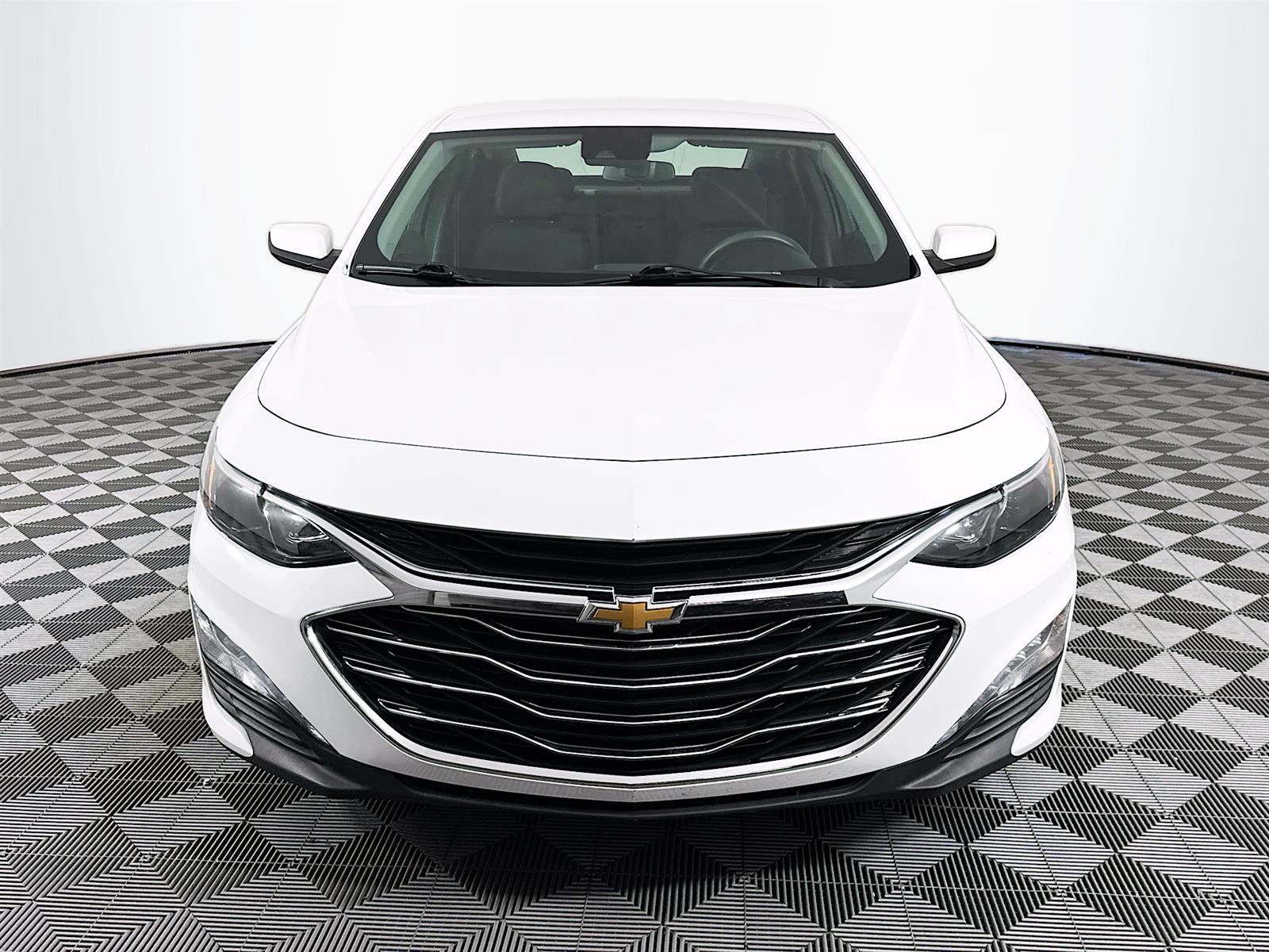 2024 Chevrolet Malibu 1LT photo 2