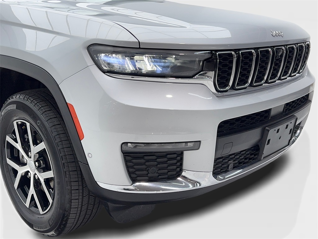 2024 Jeep Grand Cherokee Limited photo 3