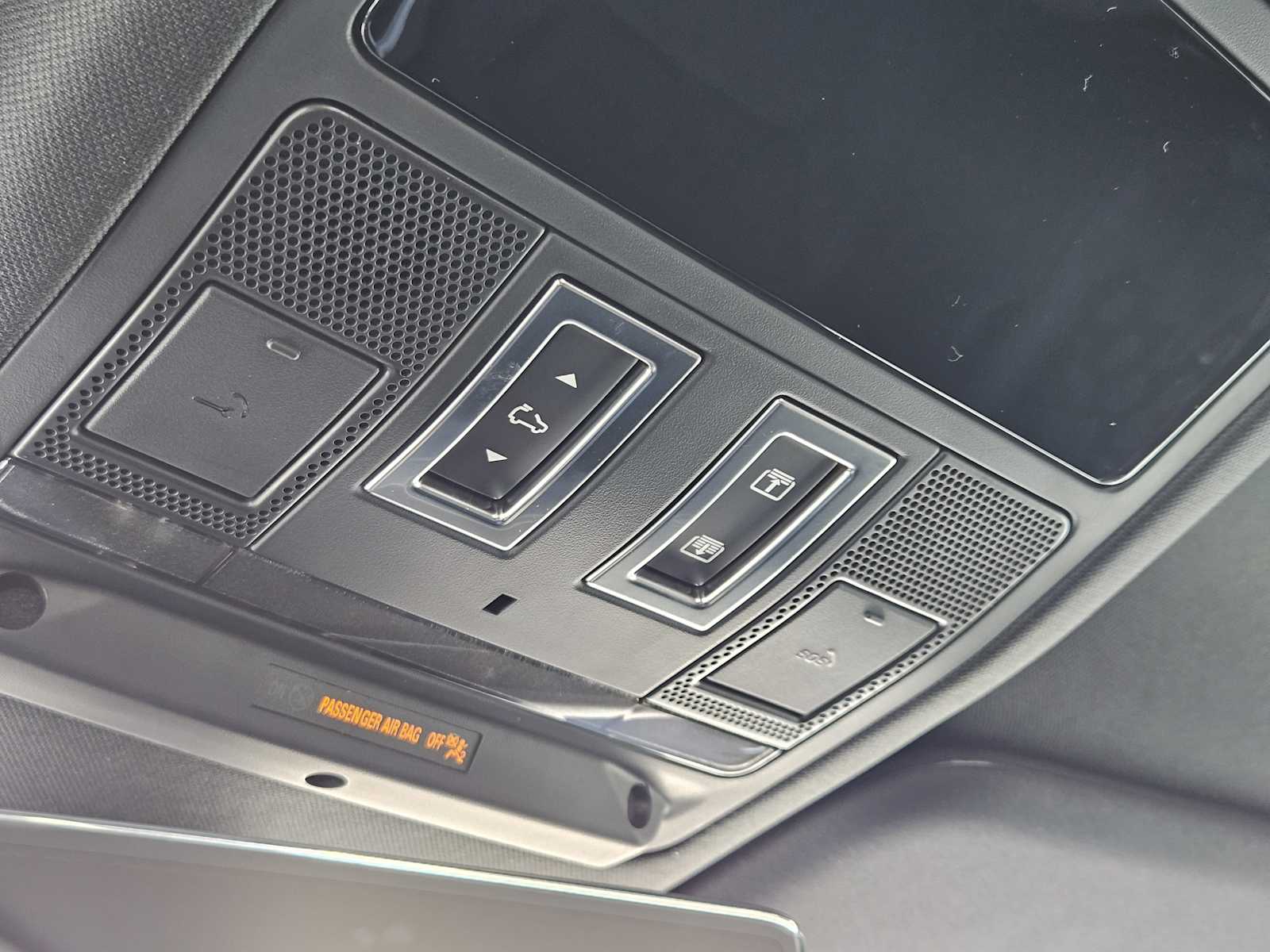 2025 Land Rover Defender 110 X-Dynamic SE photo 19