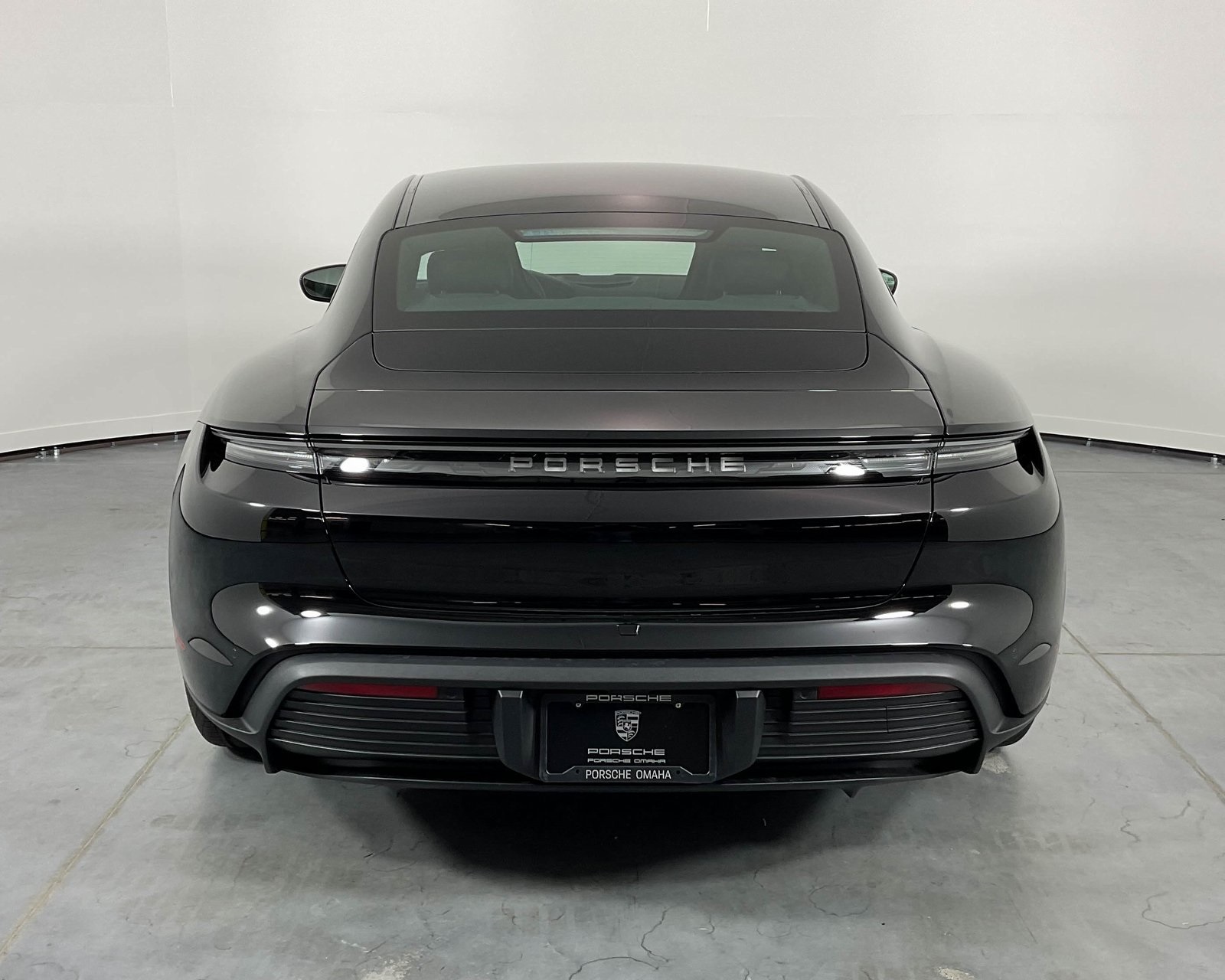 2025 Porsche Taycan photo 6