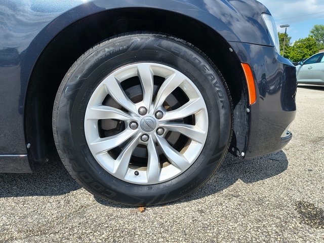 2016 Chrysler 300 Limited photo 26