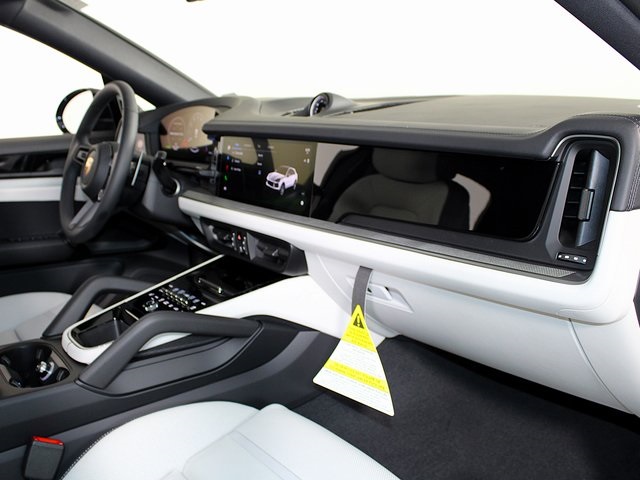 2025 Porsche Cayenne photo 25