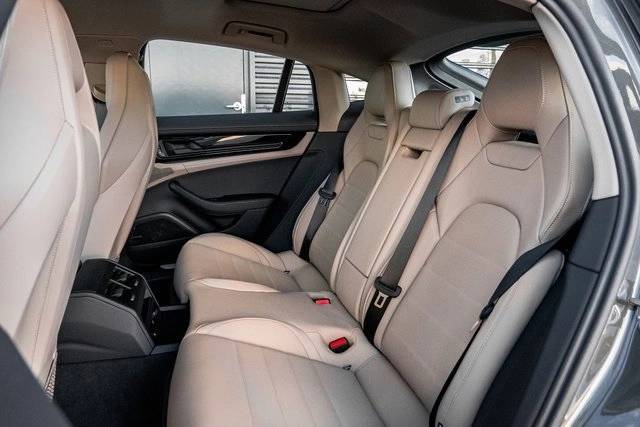 2025 Porsche Panamera 4 photo 27