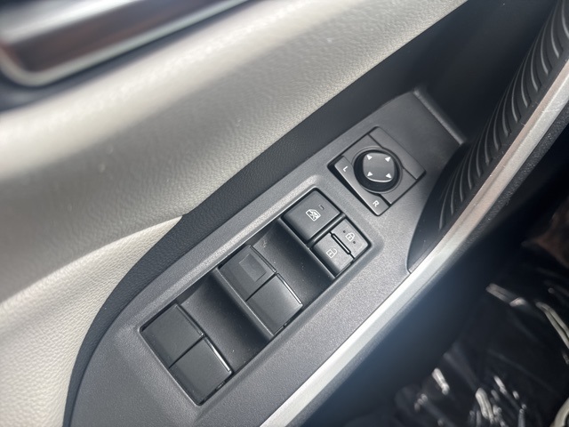 2019 Toyota RAV4 XLE photo 15
