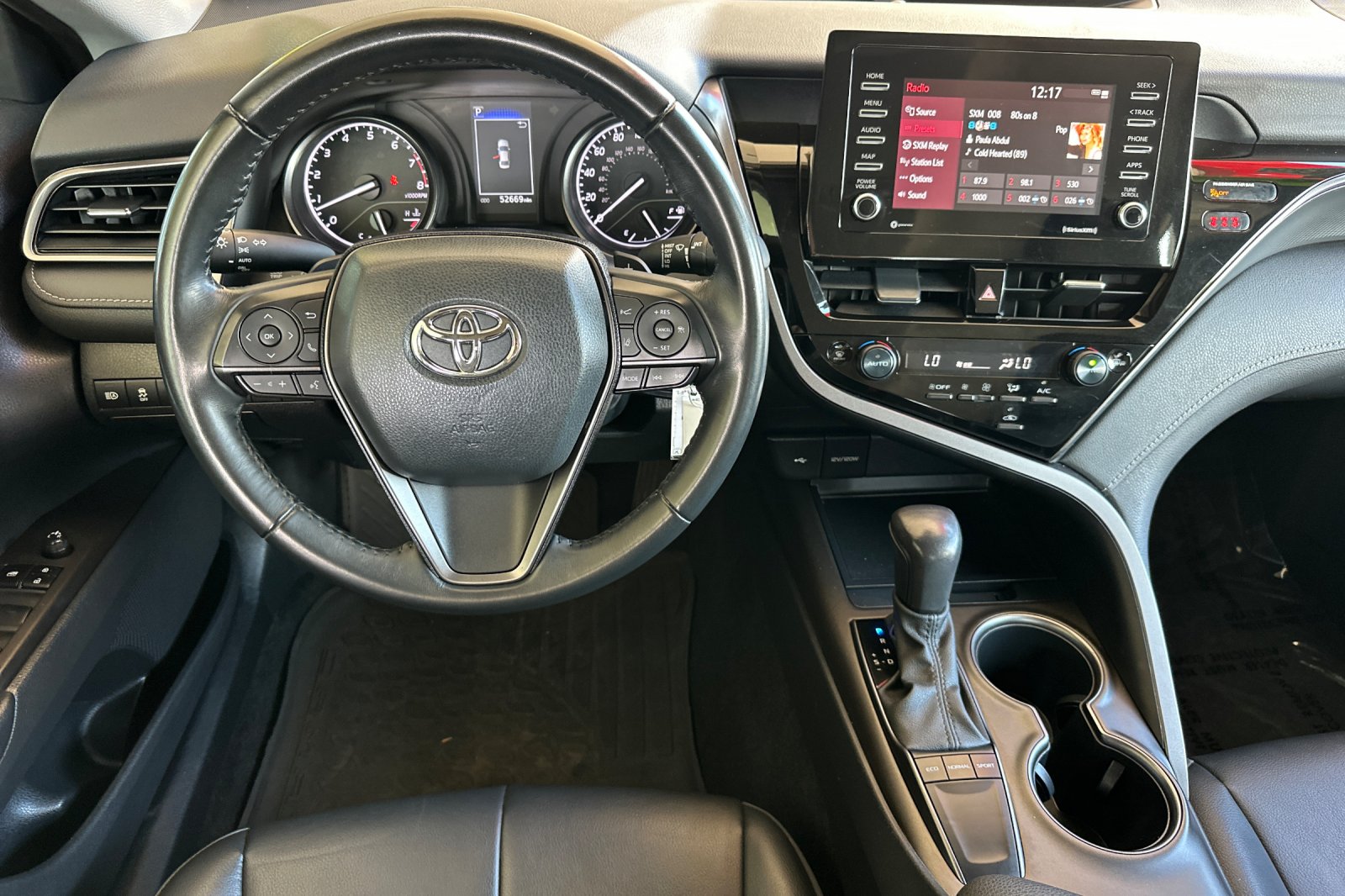 2023 Toyota Camry SE photo 13