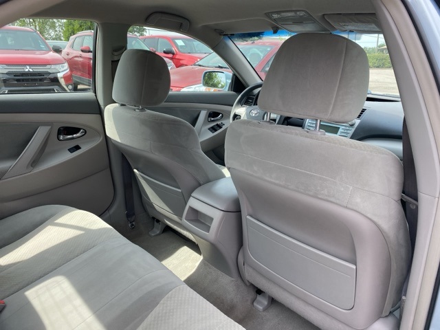 2009 Toyota Camry LE photo 20