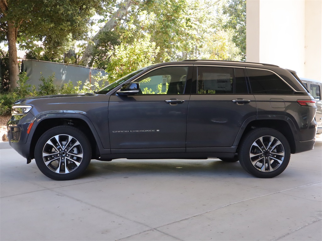 2023 Jeep Grand Cherokee Overland photo 4
