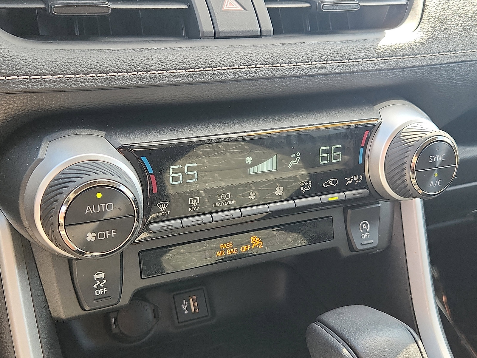 2024 Toyota RAV4 XLE photo 14