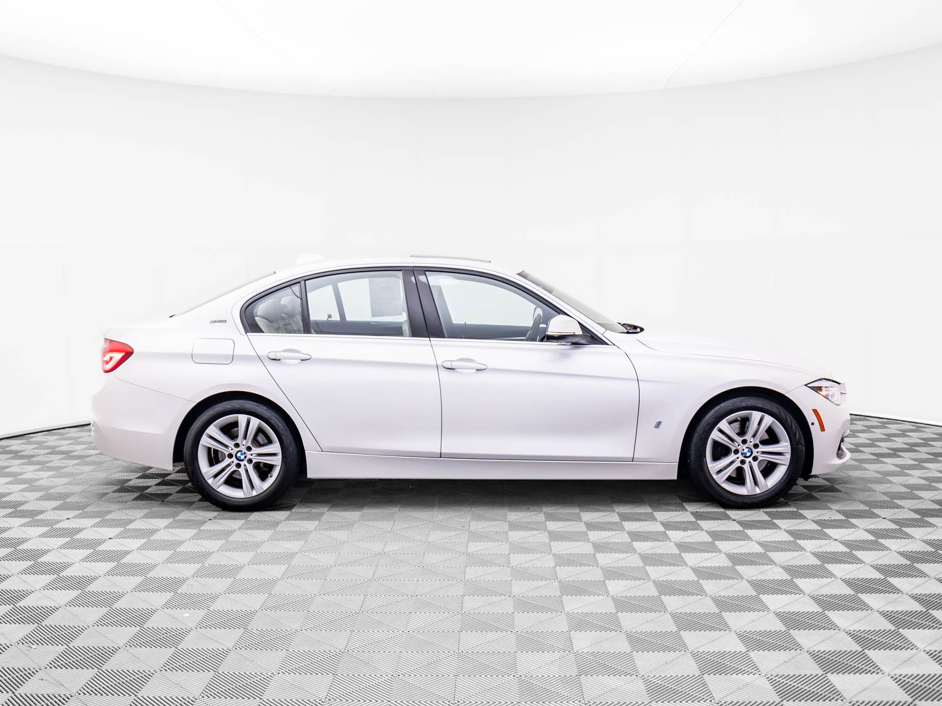 2017 Bmw 330e 3-Series photo 5