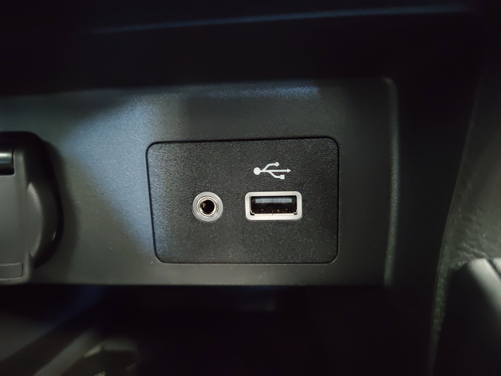 2025 Nissan Versa SV photo 17