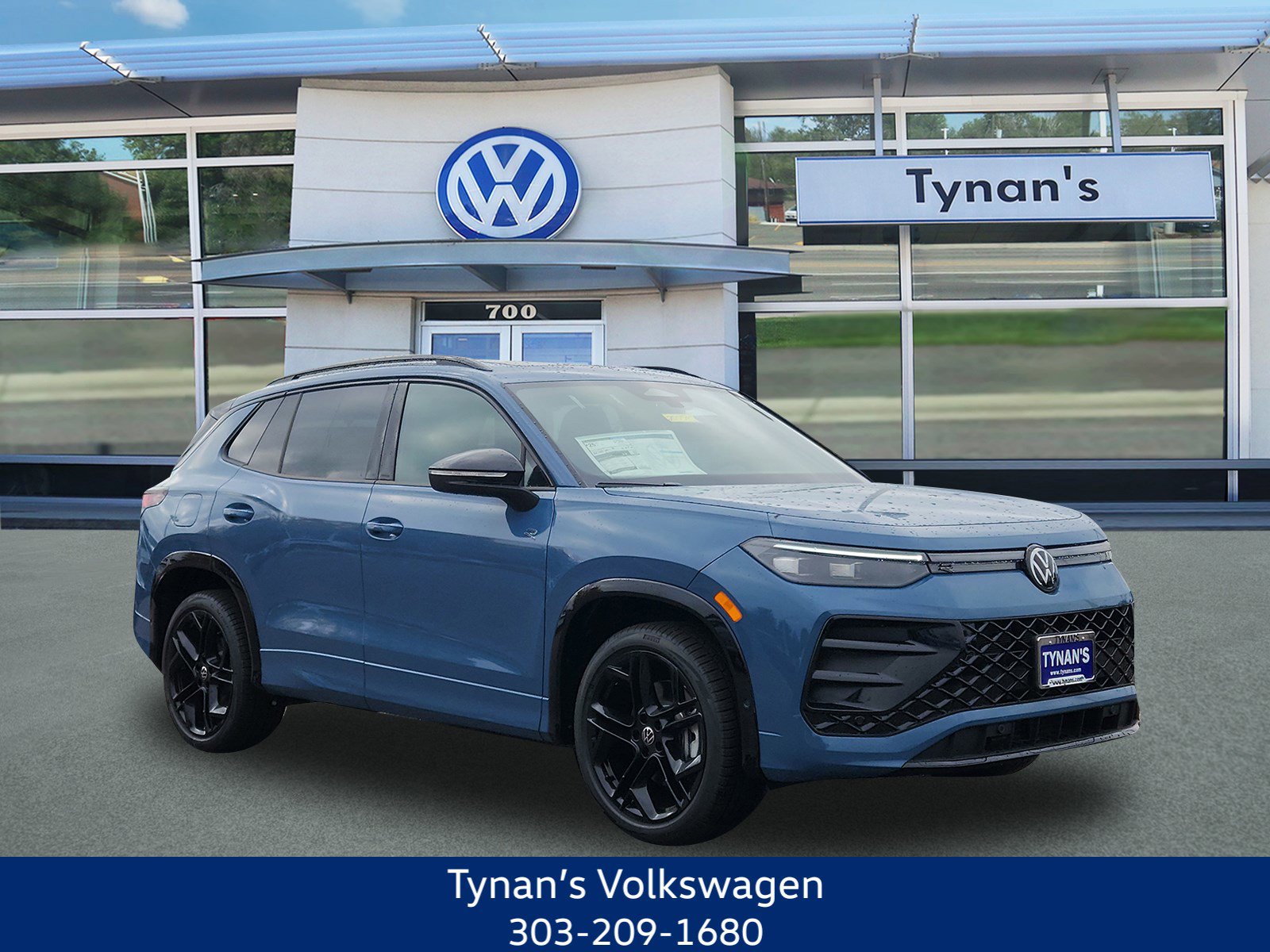 2025 Volkswagen Tiguan SE R-LINE BLACK's photo