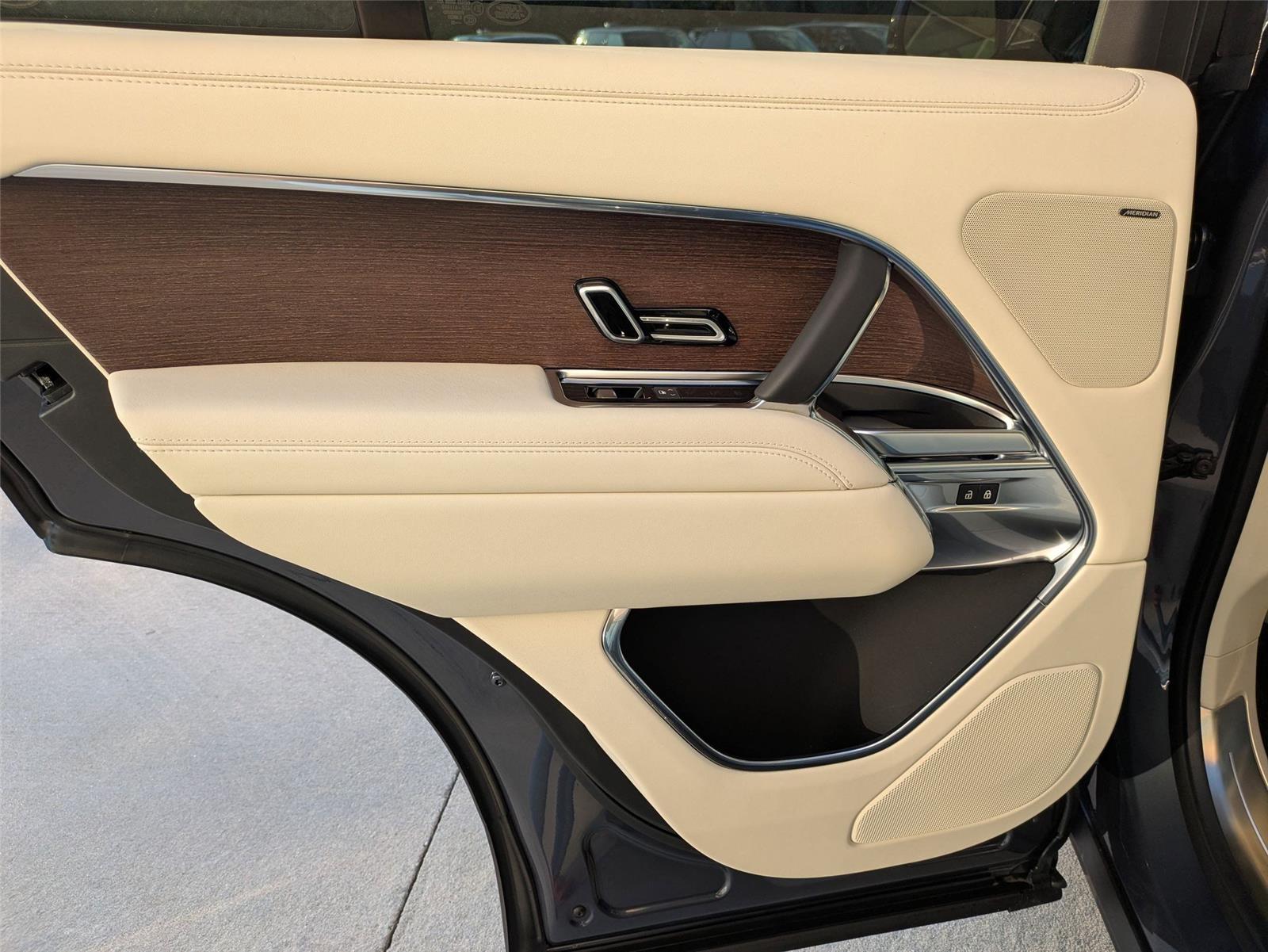2025 Land Rover Range Rover SE photo 22