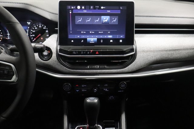 2023 Jeep Compass Latitude Lux photo 20