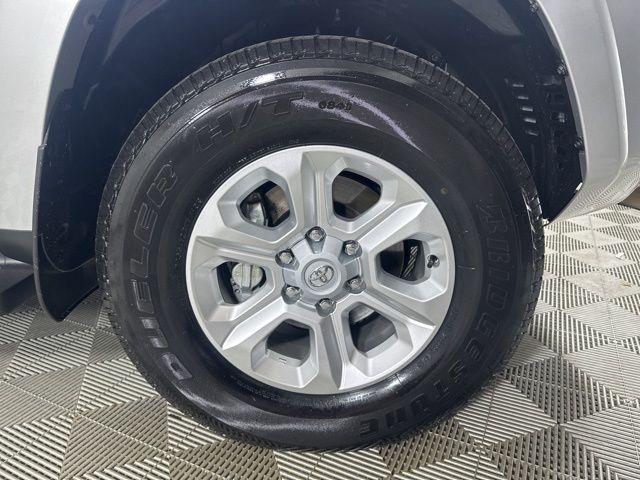 2024 Toyota 4Runner SR5 Premium photo 5