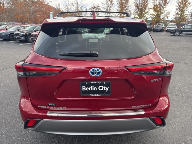 2023 Toyota Highlander Hybrid Platinum photo 4