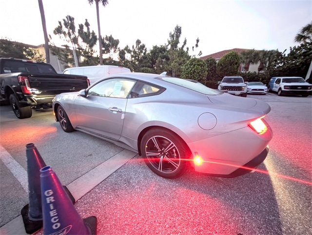 2025 Ford Mustang EcoBoost photo 6