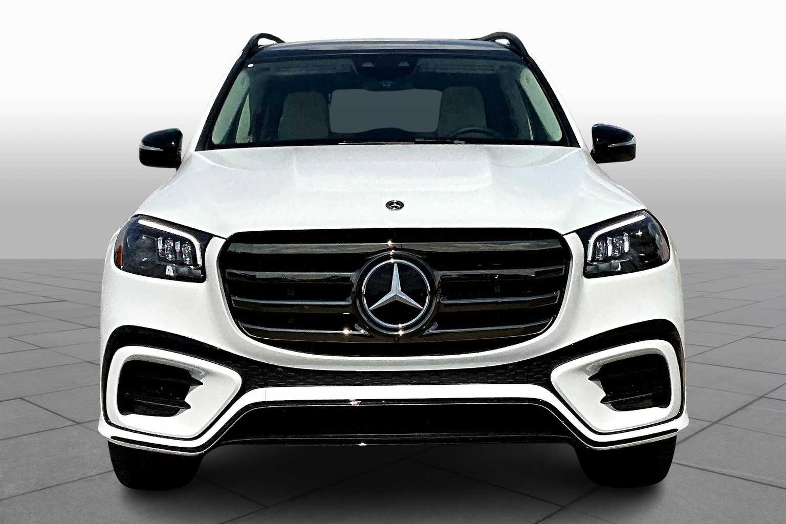 2026 Mercedes Benz GLS 450 4MATIC photo 3