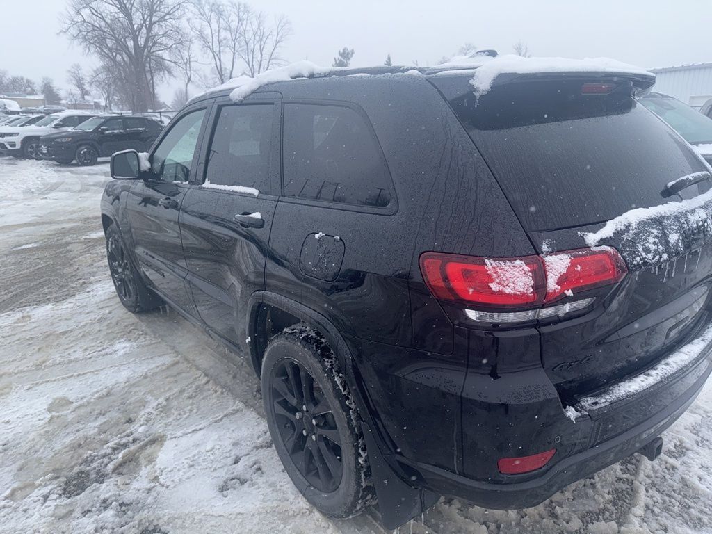 2017 Jeep Grand Cherokee Altitude photo 2
