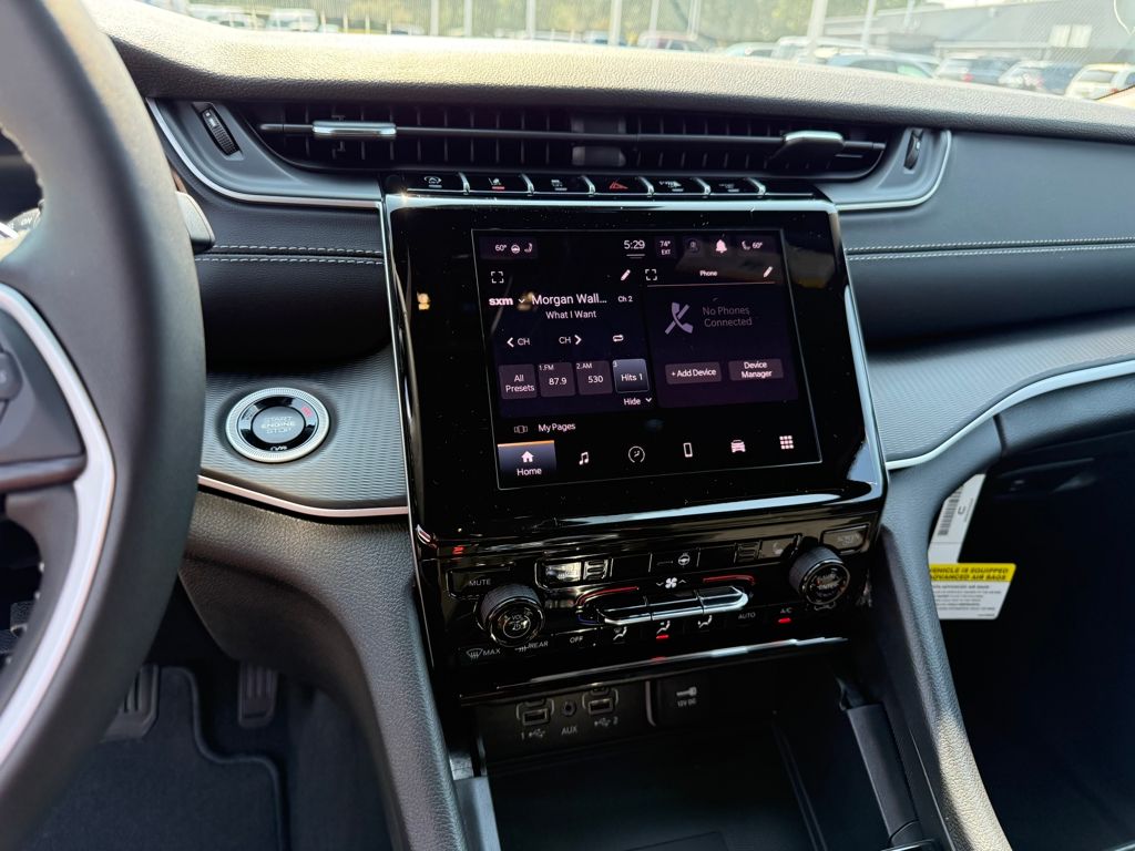 2025 Jeep Grand Cherokee Altitude photo 17