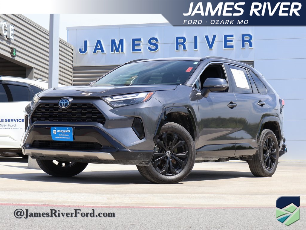 2024 Toyota RAV4 SE's photo