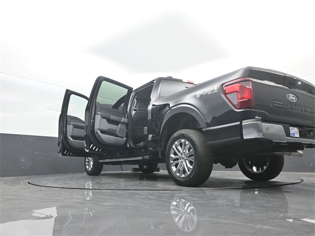 2025 Ford F-150 XLT photo 32