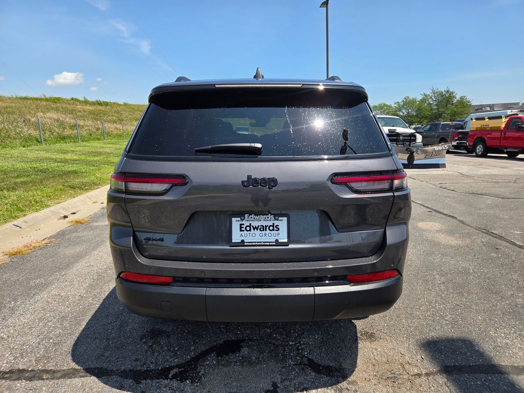 2025 Jeep Grand Cherokee Altitude photo 4