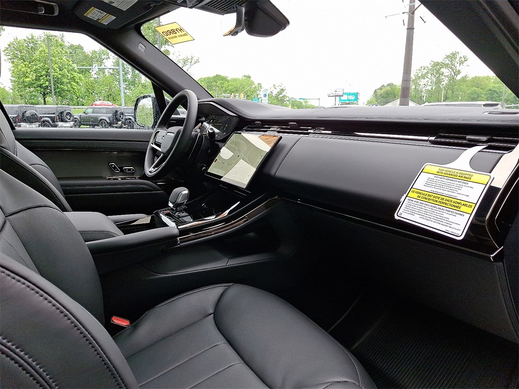 2025 Land Rover Range Rover Sport SE photo 4