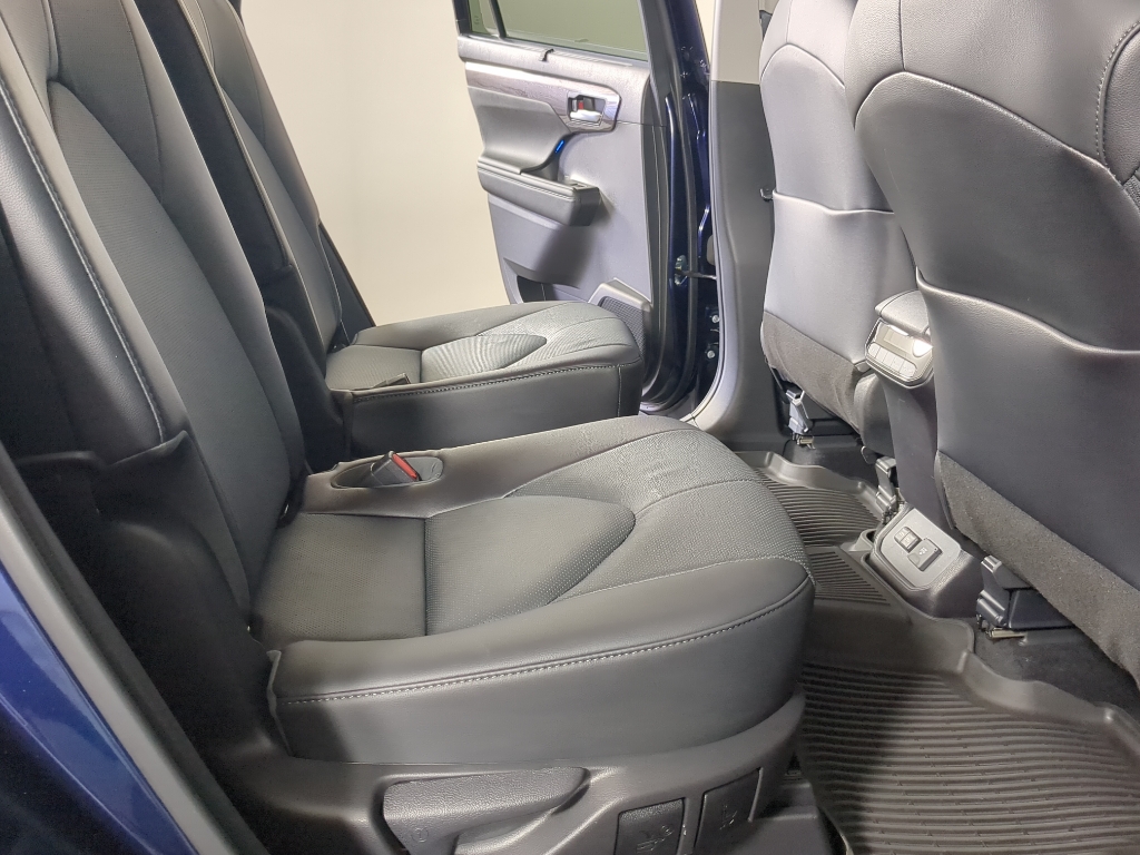 2022 Toyota Highlander Limited photo 18