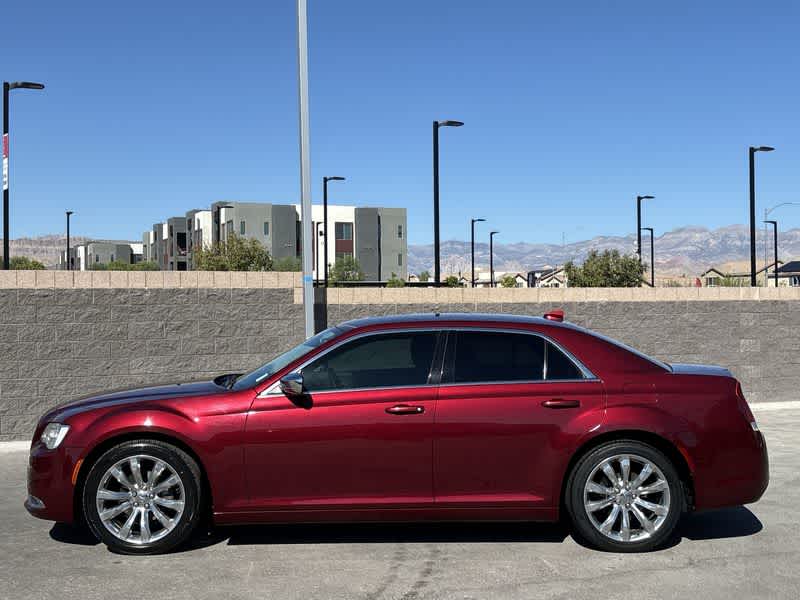 2020 Chrysler 300 Touring photo 5