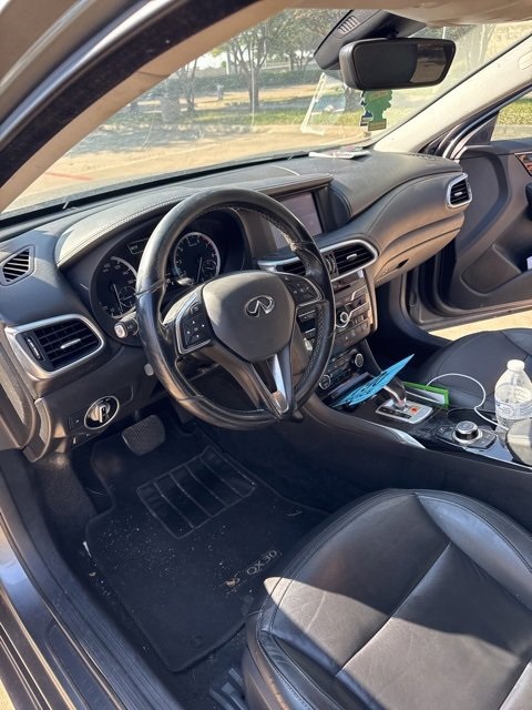 2017 Infiniti QX30 Luxury photo 10