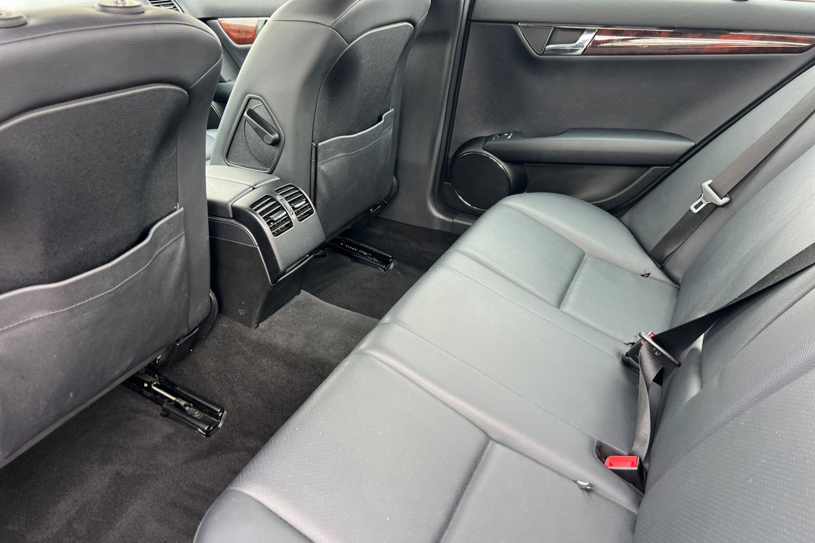 2010 Mercedes Benz C 300 photo 4