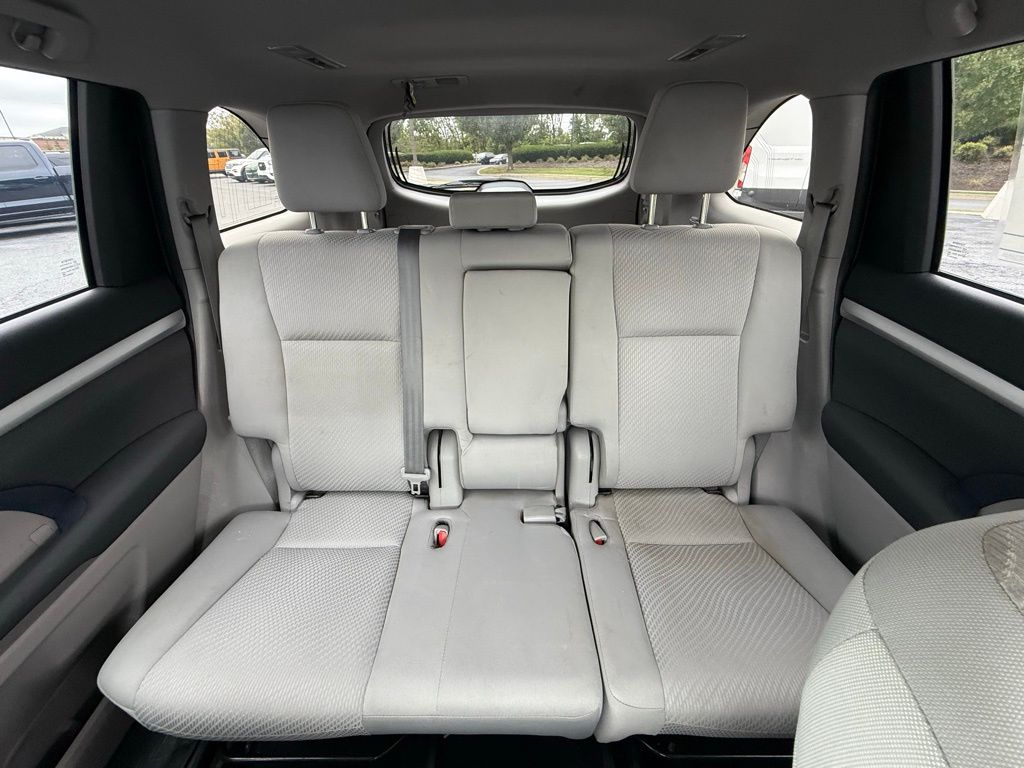 2019 Toyota Highlander LE photo 10