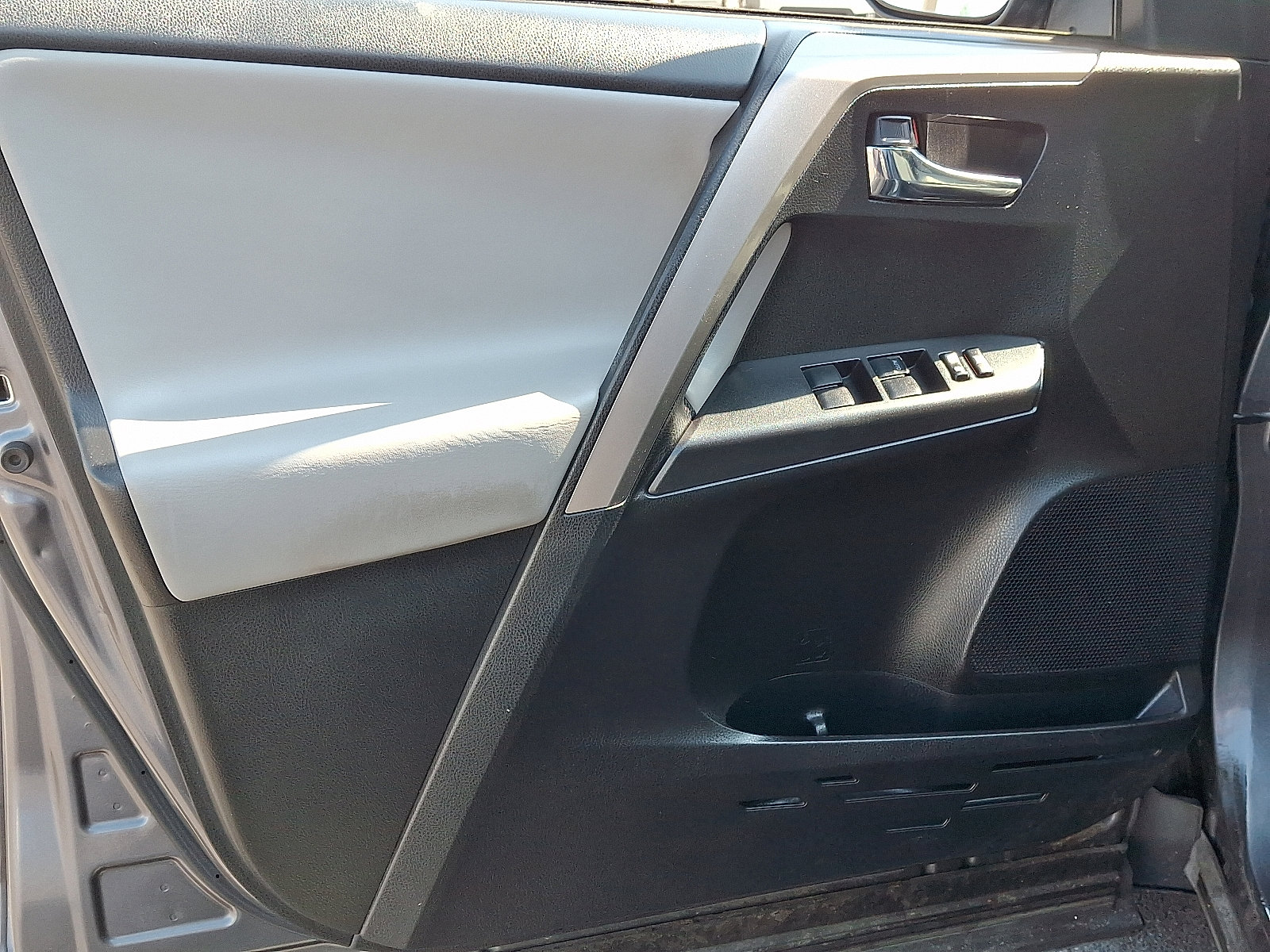 2018 Toyota RAV4 XLE photo 12