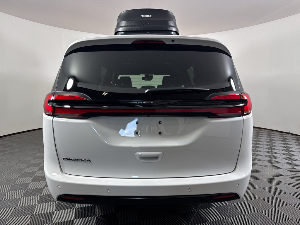 2025 Chrysler Pacifica photo 12