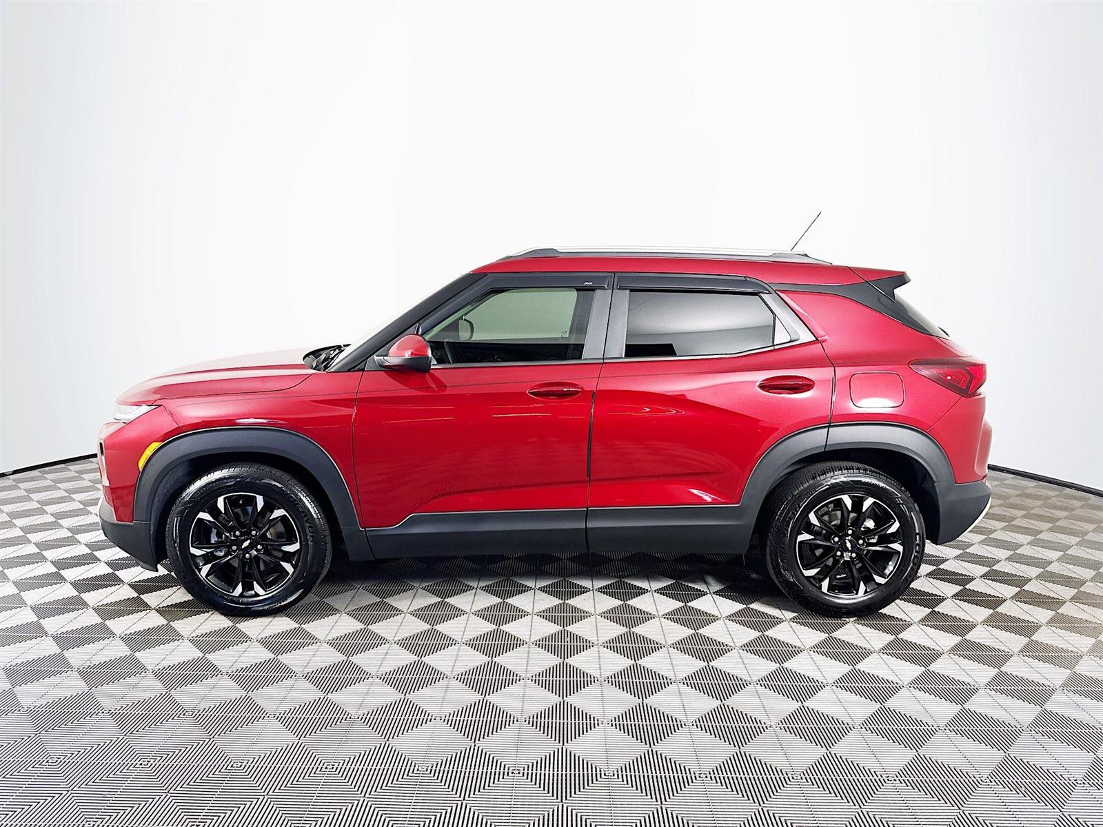 2021 Chevrolet Trailblazer LT photo 3