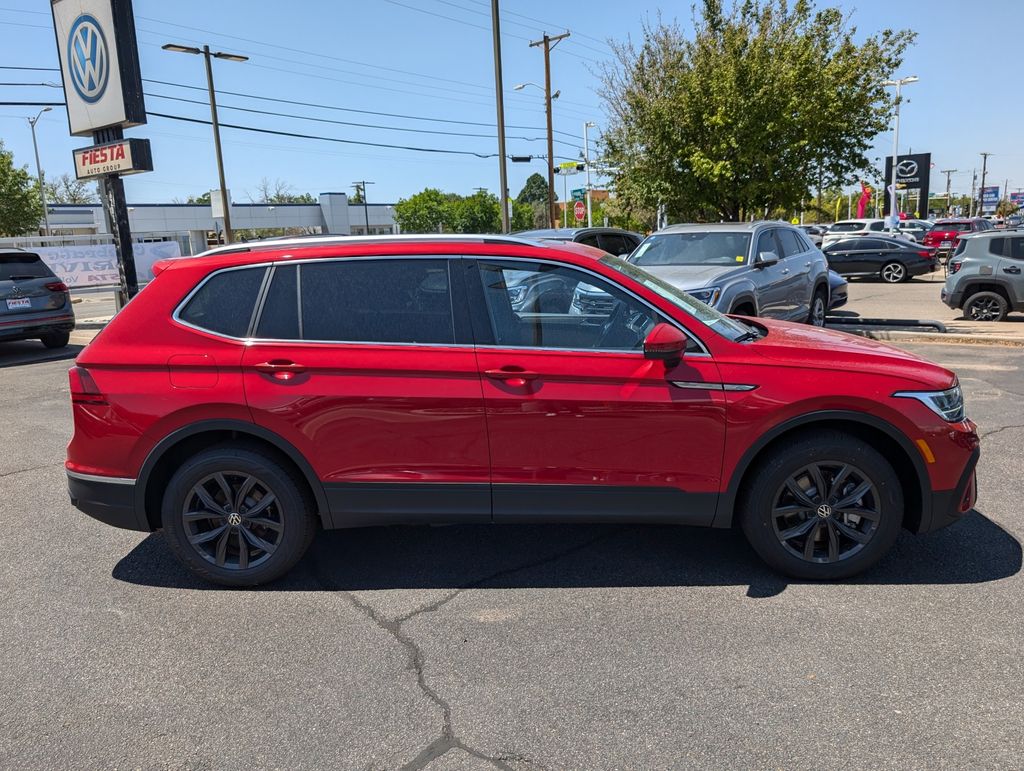 2024 Volkswagen Tiguan SE photo 4