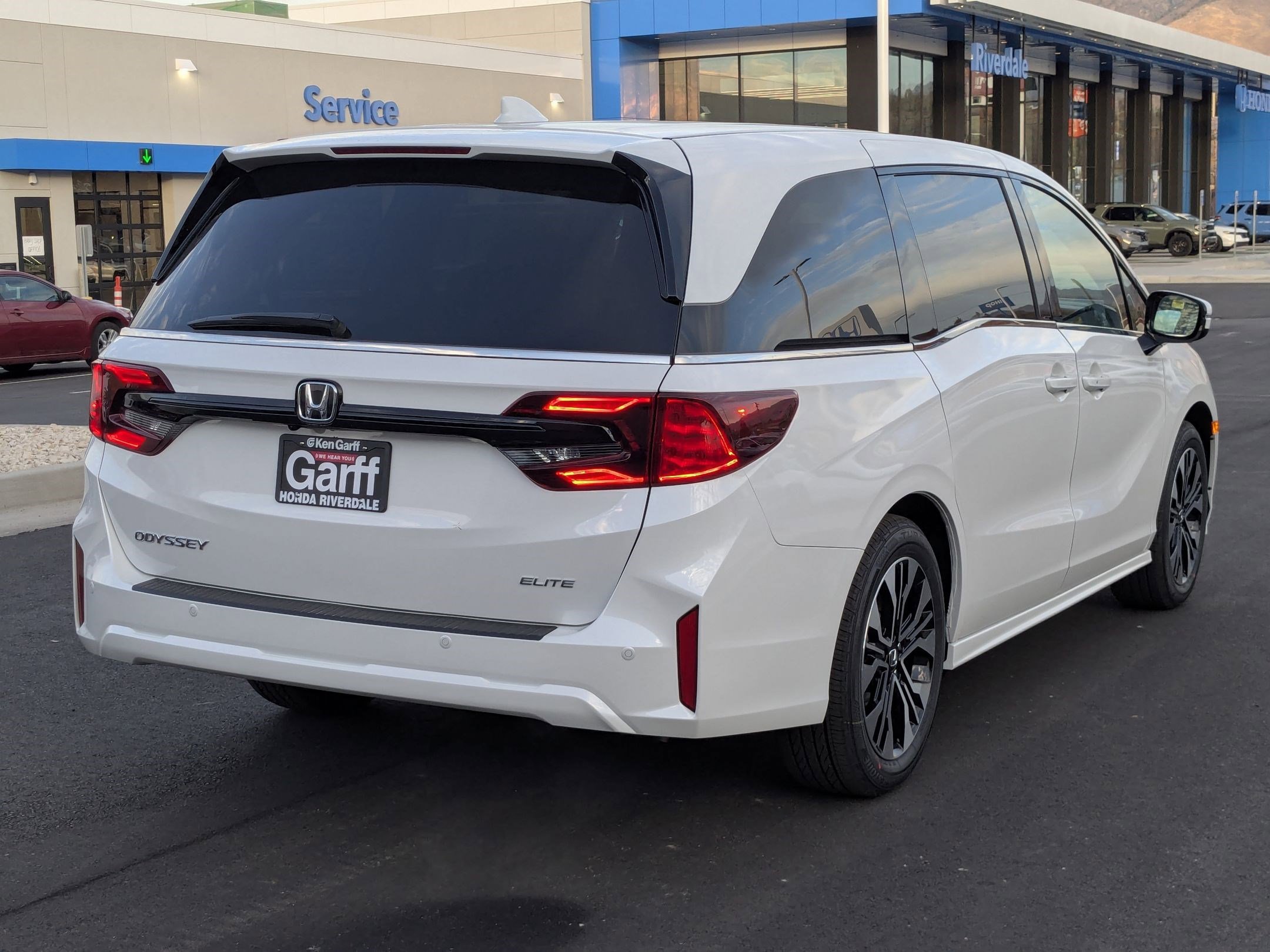 2026 Honda Odyssey Elite photo 3