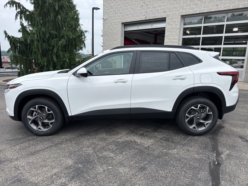 2025 Chevrolet Trax LT photo 6