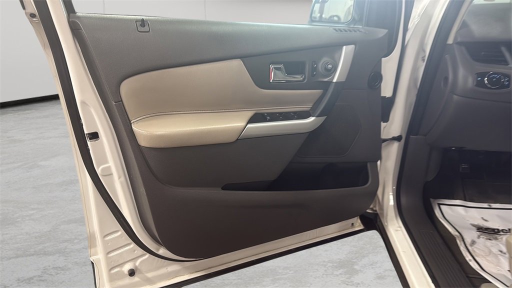 2013 Ford Edge SE photo 40